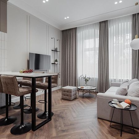 New! Luxury Apartment In The Center Of Odessa Overlooking Deribasovskaya Str. Low Price! Exteriör bild