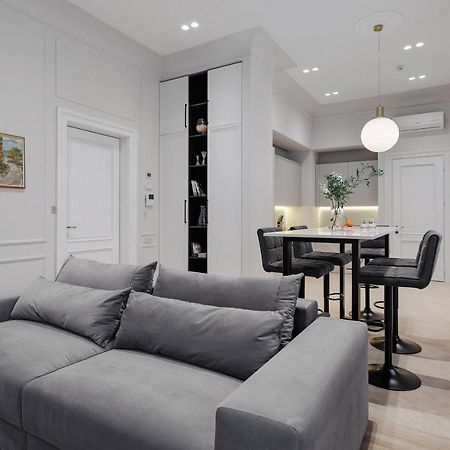 New! Luxury Apartment In The Center Of Odessa Overlooking Deribasovskaya Str. Low Price! Exteriör bild