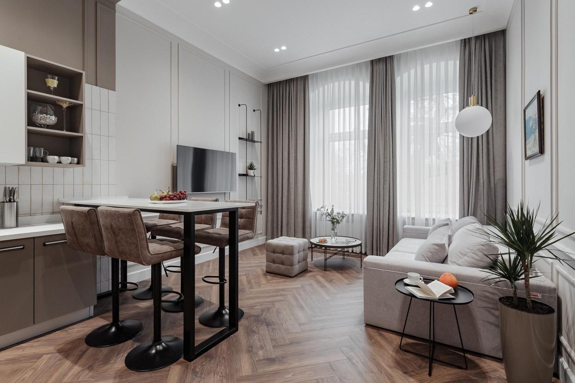 New! Luxury Apartment In The Center Of Odessa Overlooking Deribasovskaya Str. Low Price! Exteriör bild