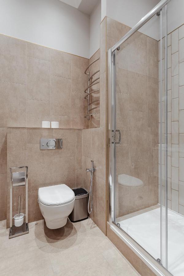 New! Luxury Apartment In The Center Of Odessa Overlooking Deribasovskaya Str. Low Price! Exteriör bild