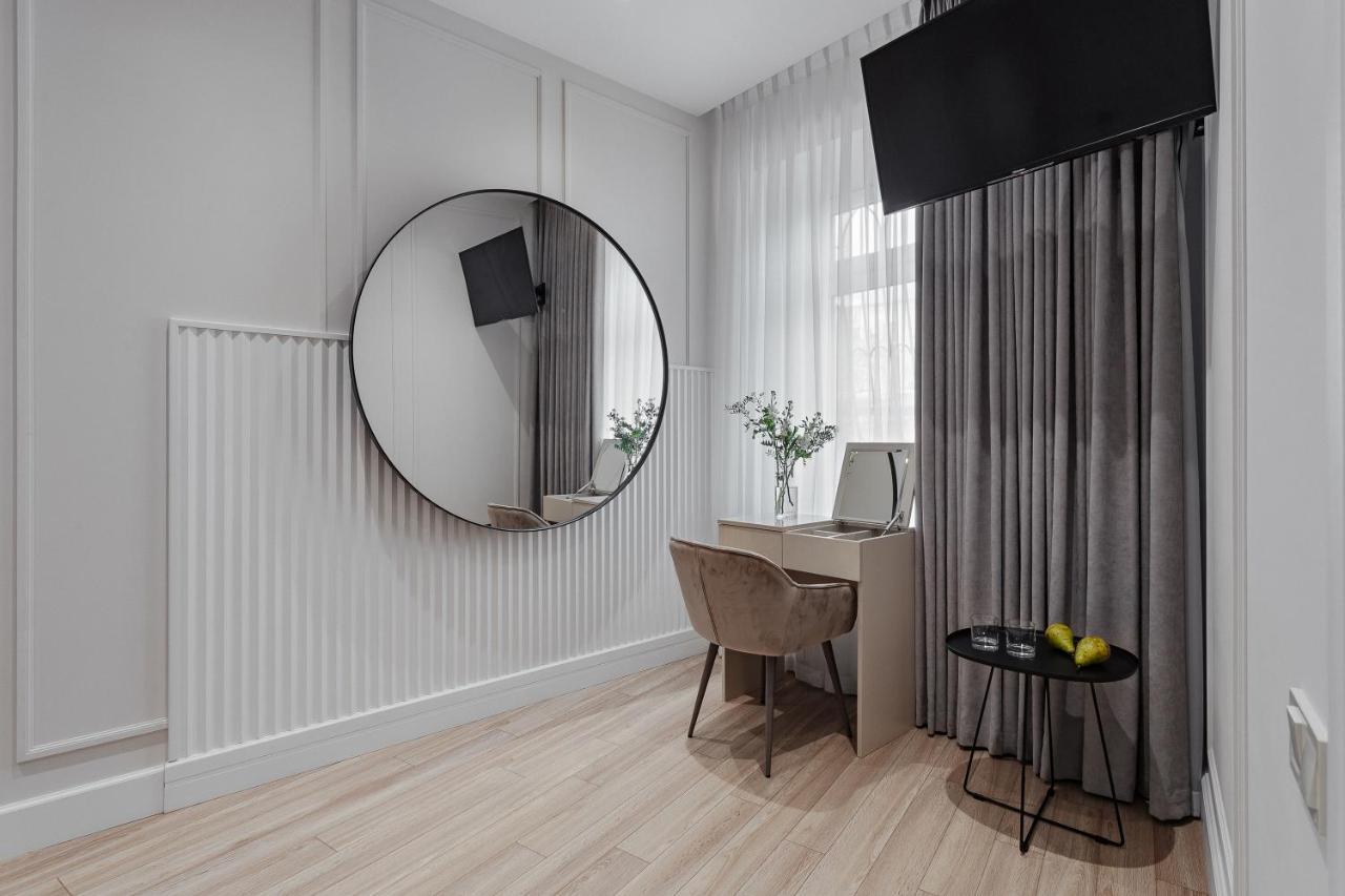 New! Luxury Apartment In The Center Of Odessa Overlooking Deribasovskaya Str. Low Price! Exteriör bild