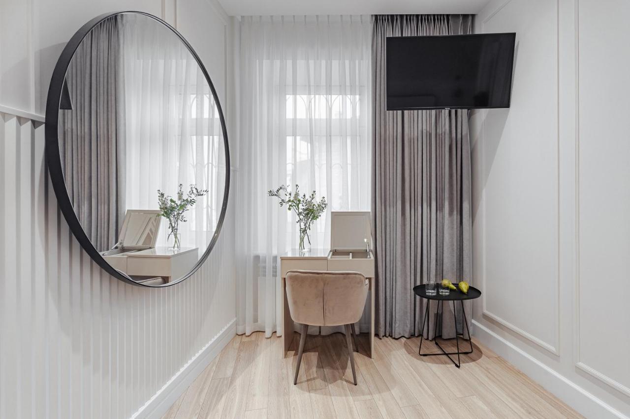 New! Luxury Apartment In The Center Of Odessa Overlooking Deribasovskaya Str. Low Price! Exteriör bild