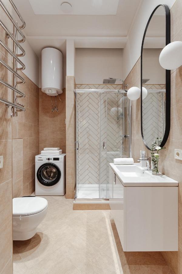 New! Luxury Apartment In The Center Of Odessa Overlooking Deribasovskaya Str. Low Price! Exteriör bild
