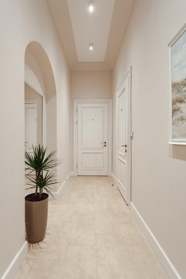 New! Luxury Apartment In The Center Of Odessa Overlooking Deribasovskaya Str. Low Price! Exteriör bild
