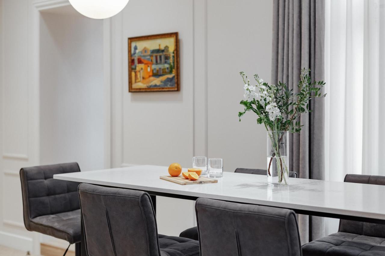 New! Luxury Apartment In The Center Of Odessa Overlooking Deribasovskaya Str. Low Price! Exteriör bild